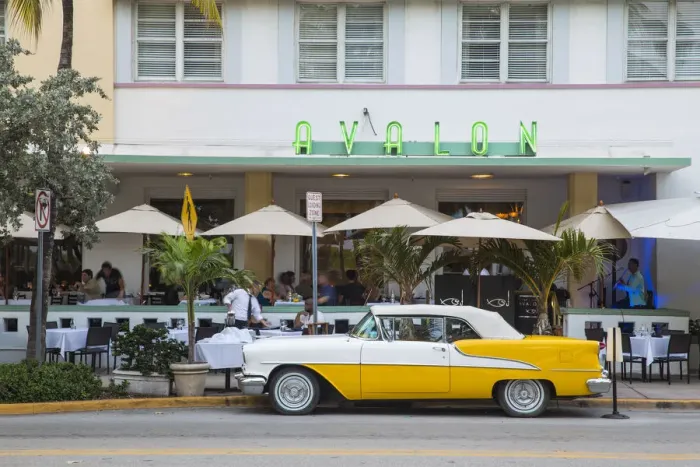 Framed Print : U. S. A, Miami, Ocean Drive, Miami Beach, South Beach, Yellow and white vintage car Framed Print : U. S. A, Miami, Ocean Drive, Miami Beach, South Beach, Yellow and white vintage car