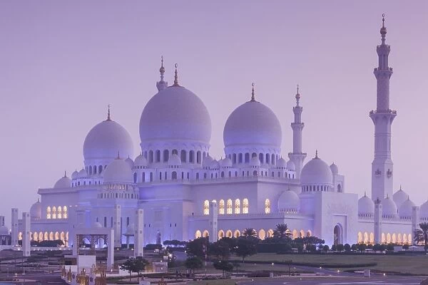 UAE, Abu Dhabi, Sheikh Zayed bin Sultan Mosque, exterior, dawn