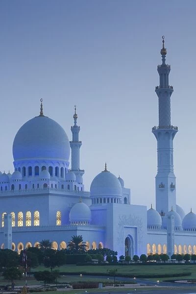 UAE, Abu Dhabi, Sheikh Zayed bin Sultan Mosque, exterior, dawn
