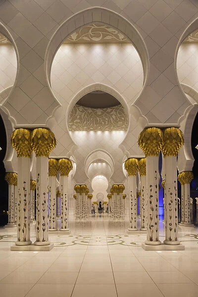 UAE, Abu Dhabi, Sheikh Zayed bin Sultan Mosque, arches, dusk