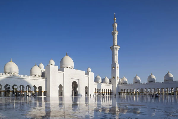 UAE, Abu Dhabi, Sheikh Zayed bin Sultan Mosque, courtyard