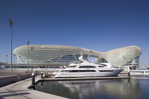 UAE, Abu Dhabi, Yas Island, Viceroy Hotel and yacht