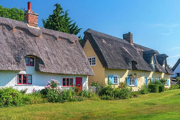 UK, England, Cambridgeshire, Barrington, Traditional thatched cottage