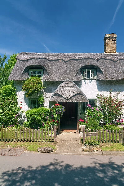 UK, England, Cambridgeshire, Bourn, Traditional thatched cottage