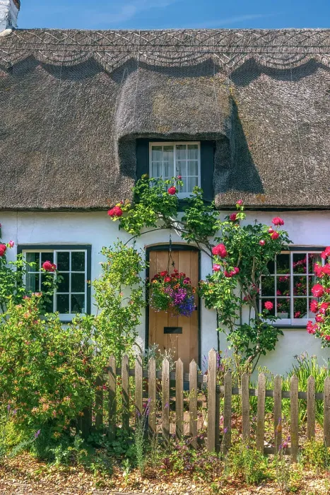 Framed Print : UK, England, Cambridgeshire, Bourn, Traditional thatched cottage Framed Print : UK, England, Cambridgeshire, Bourn, Traditional thatched cottage