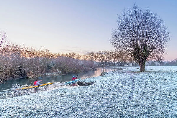 UK, England, Cambridgeshire, Grantchester, Grantchester Meadows and River Cam, frosty morning