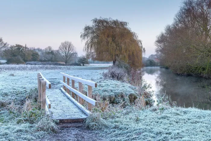 Framed Print : UK, England, Cambridgeshire, Grantchester, Grantchester Meadows and River Cam, frosty morning
