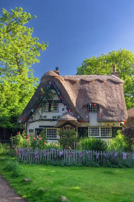 Framed Print : UK, England, Cambridgeshire, Houghton, Traditional thatched cottage
