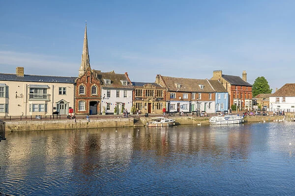 UK, England, Cambridgeshire, St. Ives, The Quay beside River Great Ouse