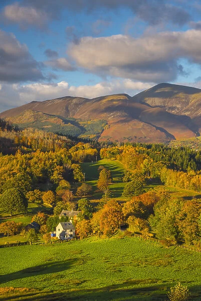 UK, England, Cumbria, Lake District, Derwentwater, farm house with Skiddaw mountain
