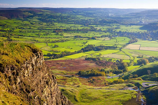 UK, England, Derbyshire, Peak District National Park, Hope Valley from Mam Tor
