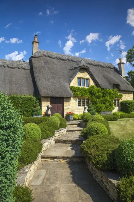 Framed Print : UK, England, Gloucestershire, Cotswold, Thatched house in Chipping Campden Framed Print : UK, England, Gloucestershire, Cotswold, Thatched house in Chipping Campden