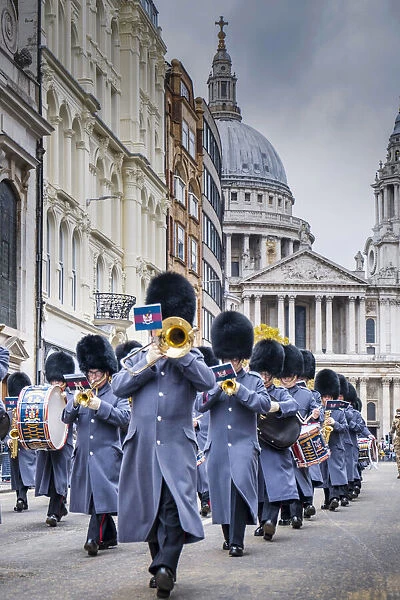 UK, England, London, City of London, St. Pauls Cathedral, Soldiers of the Queens Guards: Household Division Foot Guards Marching Band, in bearskin hats, the Lord Mayors Show 2021