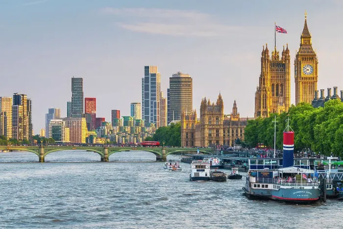 Framed Print : UK, England, London, Houses of Parliament, Big Ben beside the River Thames Framed Print : UK, England, London, Houses of Parliament, Big Ben beside the River Thames