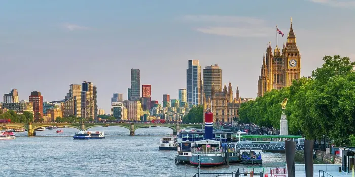 Framed Print : UK, England, London, Houses of Parliament, Big Ben beside the River Thames Framed Print : UK, England, London, Houses of Parliament, Big Ben beside the River Thames