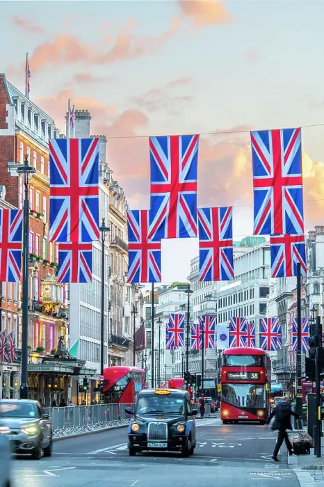 Framed Print : UK, England, London, Piccadilly Framed Print : UK, England, London, Piccadilly