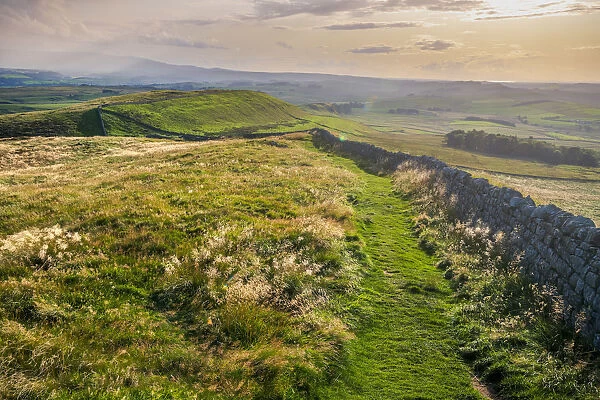 UK, England, Northumberland, Haltwhistle, Melkridge, Winshield Crags, Hadrians Wall
