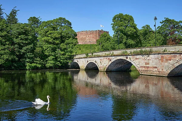 UK, England, Staffordshire, Tamworth, View of Tamworth Castle and River Thame