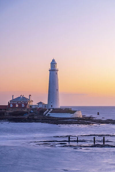 UK, England, Tyne and Wear, North Tyneside, Whitley Bay, St Marys Island, St. Marys Lighthouse at sunrise