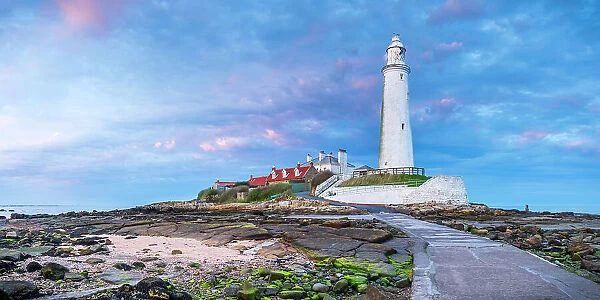 UK, England, Tyne and Wear, North Tyneside, Whitley Bay, St. Mary's Island, St. Mary's Lighthouse