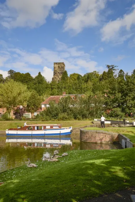 Framed Print : UK, England, West Midlands, Droitwich Spa, Vines Park, The Droitwich canal