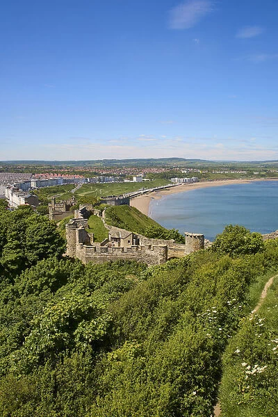 UK, England, Yorkshire, Scarborough, View of Scarborough Castle and North Bay