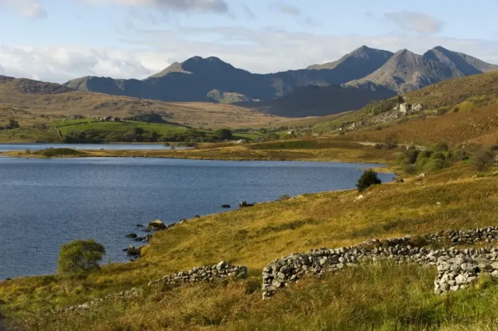 Framed Print : UK, North Wales, Snowdonia. The Snowdon Horseshoe rises above Llyn Mymbyr Framed Print : UK, North Wales, Snowdonia. The Snowdon Horseshoe rises above Llyn Mymbyr