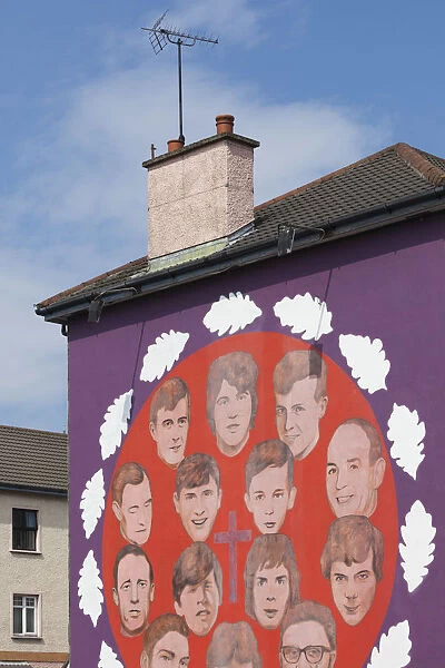 UK, Northern Ireland, County Londonderry, Derry, Bogside area, mural showing victims