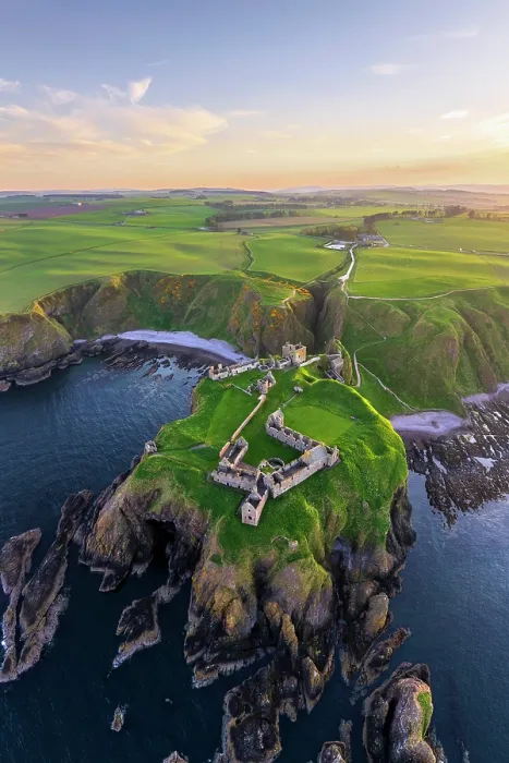 Framed Print : UK, Scotland, Aberdeenshire, Stonehaven, Dunnottar Castle