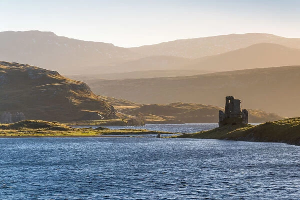 UK, Scotland, Highland, Sutherland, Lochinver, Loch Assynt, Ardvreck Castle