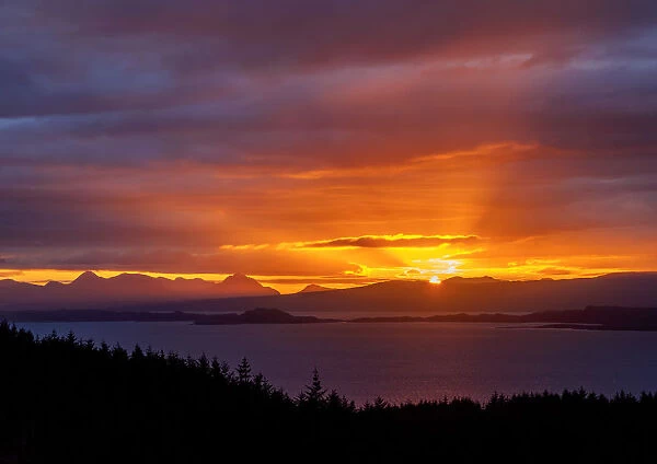 UK, Scotland, Highlands, Isle of Skye, Sunrise observed near The Storr