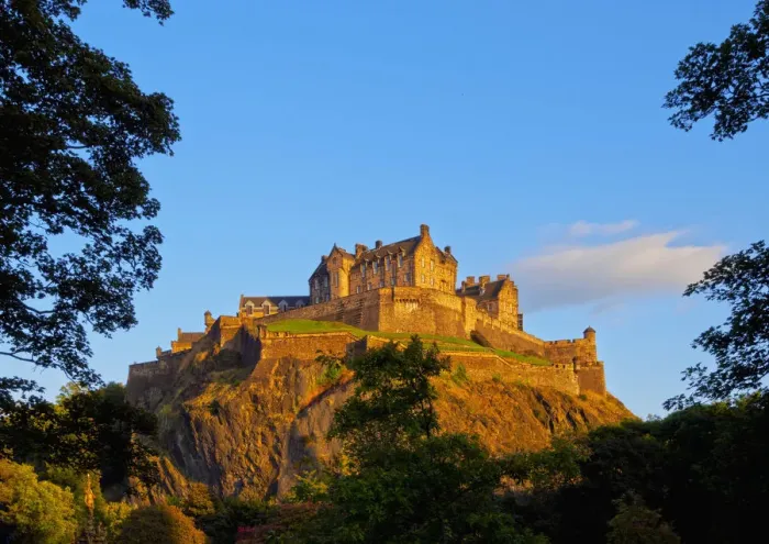 Framed Print : UK, Scotland, Lothian, Edinburgh, View of the Edinburgh Castle illuminated by the sunset Framed Print : UK, Scotland, Lothian, Edinburgh, View of the Edinburgh Castle illuminated by the sunset