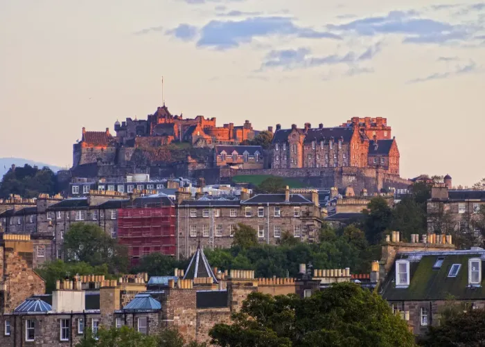 Framed Print : UK, Scotland, Lothian, Edinburgh, Inverleith Park, View of the Edinburgh Castle Framed Print : UK, Scotland, Lothian, Edinburgh, Inverleith Park, View of the Edinburgh Castle