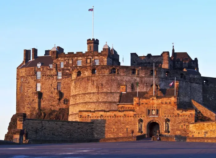 Framed Print : UK, Scotland, Lothian, Edinburgh, View of the Edinburgh Castle illuminated by the sunrise Framed Print : UK, Scotland, Lothian, Edinburgh, View of the Edinburgh Castle illuminated by the sunrise