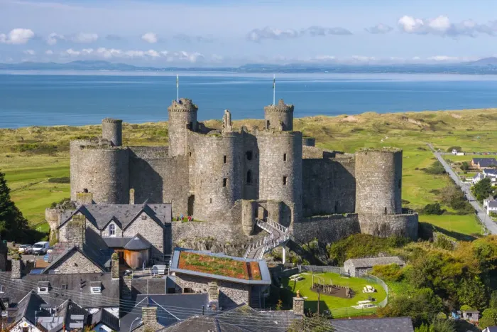 Framed Print : Uk, Wales, Gwynedd, Harlech, Harlech Castle, Harlech Beach and Llyn Peninsula across Framed Print : Uk, Wales, Gwynedd, Harlech, Harlech Castle, Harlech Beach and Llyn Peninsula across