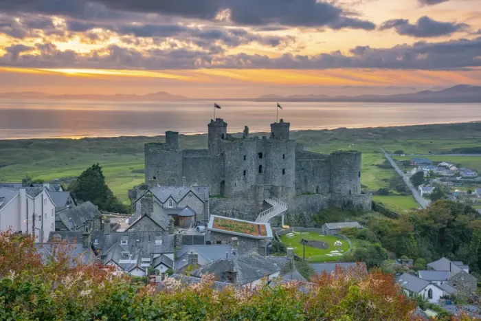 Framed Print : Uk, Wales, Gwynedd, Harlech, Harlech Castle, Harlech Beach and Llyn Peninsula across