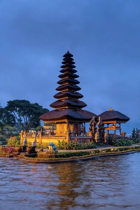 Framed Print : Ulun Danu Beratan Temple, Lake Bratan (Lake Bereaan), Bali, Indonesia Framed Print : Ulun Danu Beratan Temple, Lake Bratan (Lake Bereaan), Bali, Indonesia