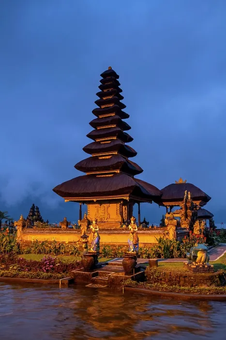 Framed Print : Ulun Danu Beratan Temple, Lake Bratan (Lake Bereaan), Bali, Indonesia Framed Print : Ulun Danu Beratan Temple, Lake Bratan (Lake Bereaan), Bali, Indonesia