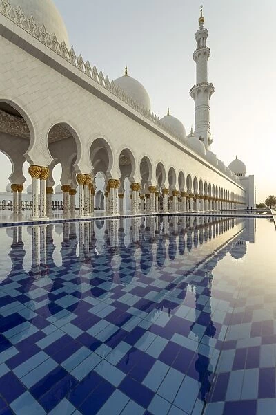 United Arab Emirates, Abu Dhabi. Sheikh Zayed Grand Mosque at sunset