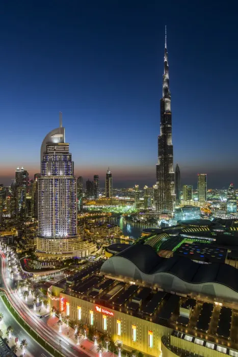Framed Print : United Arab Emirates, Dubai, the Burj Khalifa, elevated view looking over the Dubai Mall Framed Print : United Arab Emirates, Dubai, the Burj Khalifa, elevated view looking over the Dubai Mall