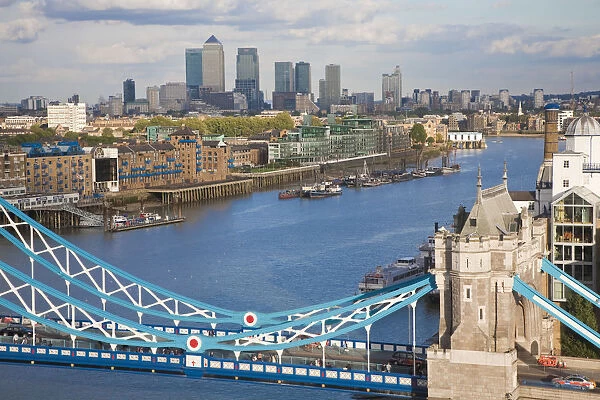 United Kingdom, Endland, London, View of River Thames, Tower Bridge and Canary Wharf