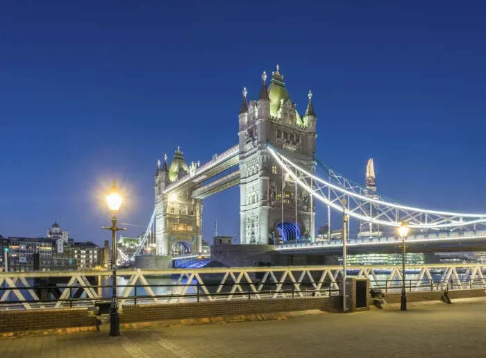 Framed Print : United Kingdom, England, London. Tower Bridge over the River Thames at dawn Framed Print : United Kingdom, England, London. Tower Bridge over the River Thames at dawn
