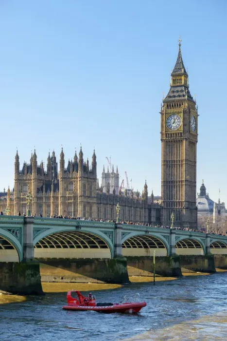 Framed Print : United Kingdom, England, London. Westminster Bridge on River Thames, in front of Palace Framed Print : United Kingdom, England, London. Westminster Bridge on River Thames, in front of Palace