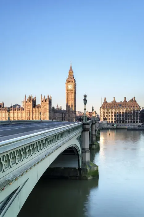 Framed Print : United Kingdom, England, London. Westminster Bridge in front of Palace of Westminster Framed Print : United Kingdom, England, London. Westminster Bridge in front of Palace of Westminster