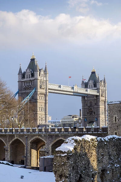 United Kingdom, England, London, view of the Tower Bridge in snow from the Tower of