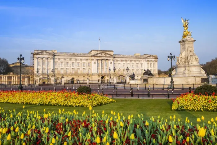 Framed Print : United Kingdom, England, London, Buckingham Palace, facade of the palace in Spring Framed Print : United Kingdom, England, London, Buckingham Palace, facade of the palace in Spring