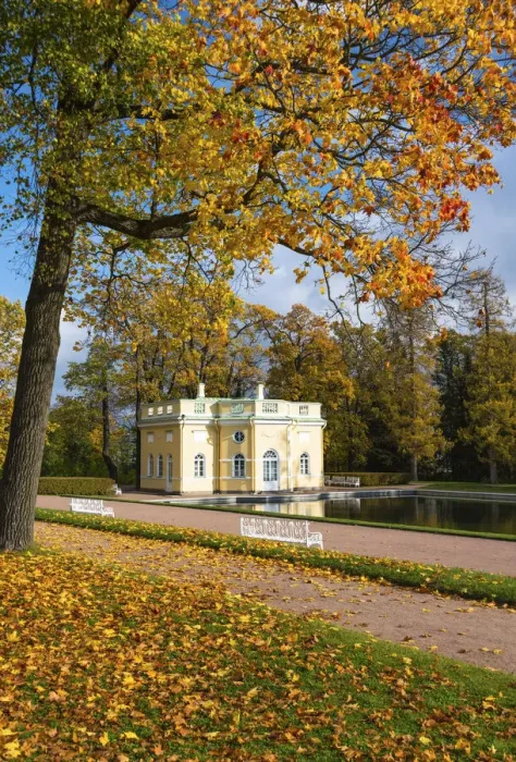 Framed Print : Upper Bathhouse pavilion in autumn, Catherine Park, Pushkin (Tsarskoye Selo), near St Framed Print : Upper Bathhouse pavilion in autumn, Catherine Park, Pushkin (Tsarskoye Selo), near St