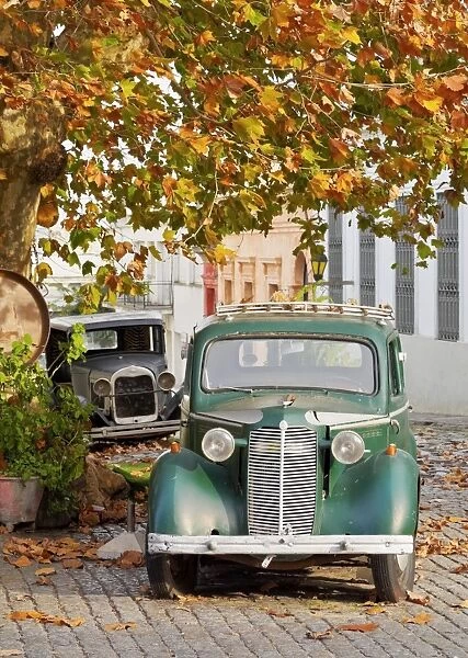 Uruguay, Colonia Department, Colonia del Sacramento, Vintage cars on the cobblestone