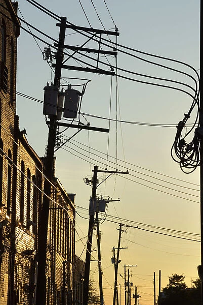 USA, Alabama, Birmingham, power lines in downtown alley