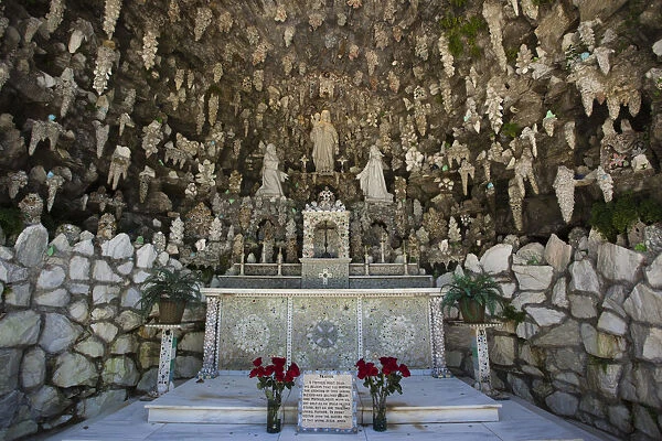 USA, Alabama, Cullman, Ave Maria Grotto, miniature international religious sites